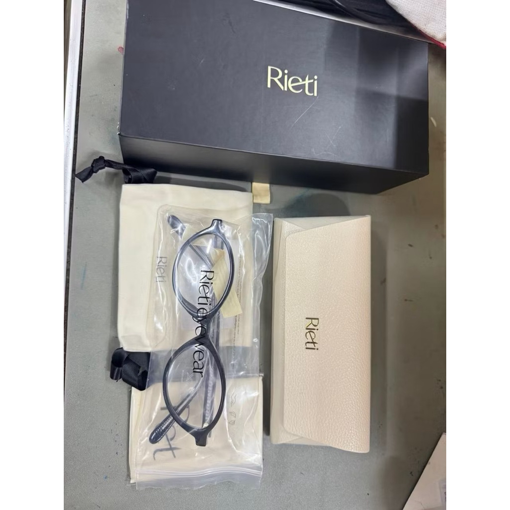 ส่งต่อแว่น rieti (korea brand) กรอบสีดำ