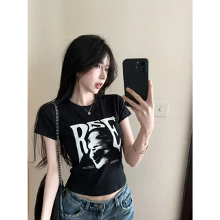 Bella Shop เสื้อยืดสีขาวผู้หญิงY2K เสื้อยืดแขนสั้นทรงสลิมฟิต การออกแบบลวดลายพิมพ์ สไตล์ย้อนยุคแบบอเมริกัน ผ้านี้สบาย