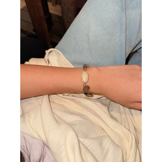 Lookpaadcollections - Ocean Bracelet สร้อยข้อมือลูกปัดสลับกับกระดุมโทนสีทราย ทะเล