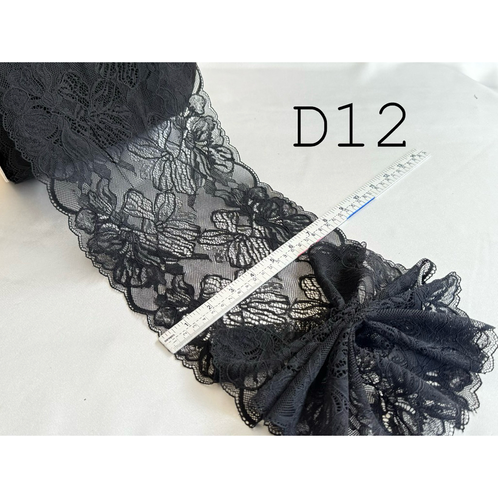 ลูกไม้สีดำ  มีหลายแบบ ลูกไม้บางกว้าง6-7นิ้ว  เนื้อนิ่ม