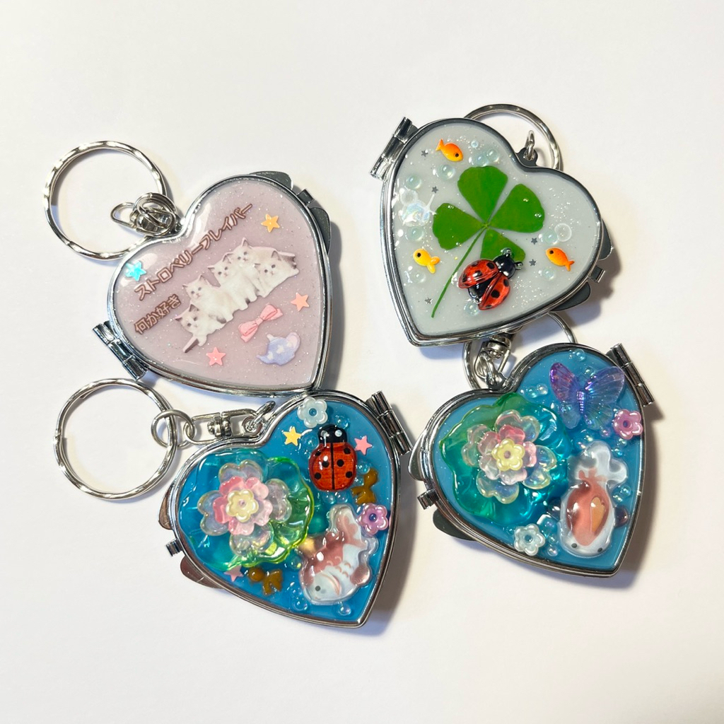 พวงกุญแจกระจก🪷[พร้อมส่ง] mirror keychain  ปลาทอง ดอกบัว clover ลายน่ารักๆ