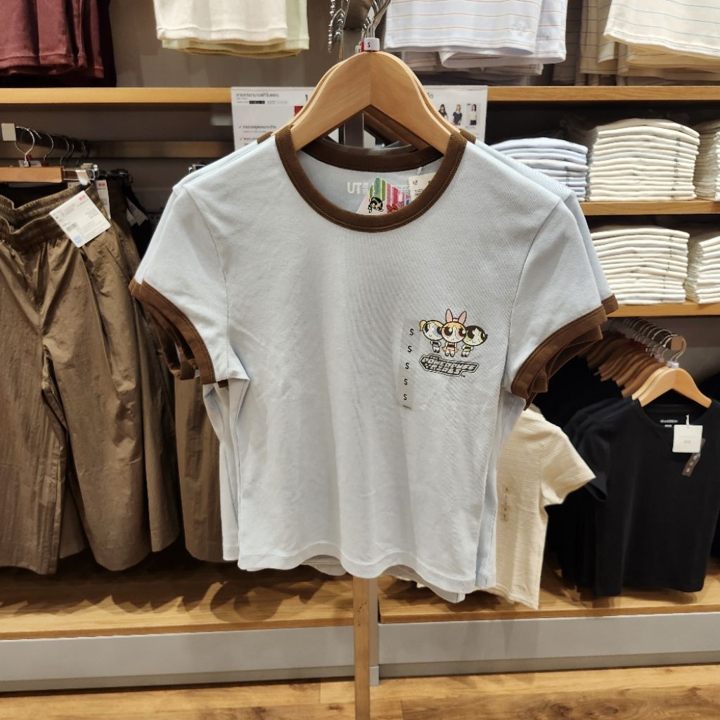 รับหิ้วของแท้ Uniqlo เสื้อยืดทรงมินิ Cheerful Characters UT สาวๆ ลาย  power puff girls และ care bears