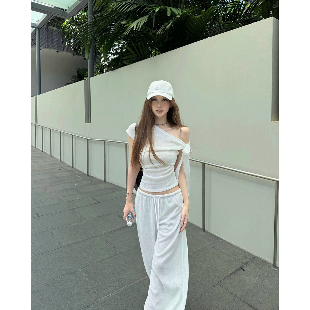 Mogwany พรี / Carla Set (เสื้อ+กางเกง) 2สี ขาว, ฟ้า เซทแมทง่าย ใส่สวย เก็บโค้ดหน้ากิจกรรม