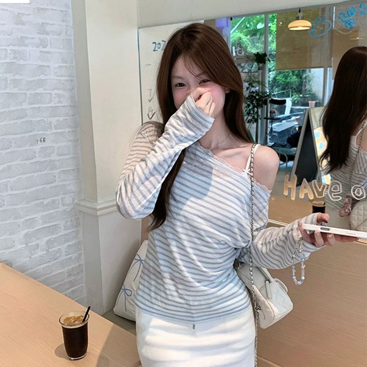 🚀ส่งจากประเทศไทย เสื้อยืดผู้หญิงเสื้อเชิ้ตแขนยาวเปิดไหล่ ลายทางสีน้ำเงินคลาสสิก บางเบา แฟชั่น ใส่แมทช์เสื้อสายเดี่ยว#084