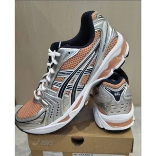 ASICS GEL-KAYANO 14 รองเท้า SPORTSTYLE โดดเด่นด้วยดีไซน์ยุค 2000s และพื้นรองเท้า GEL ที่มอบความสบาย ทันสมัย