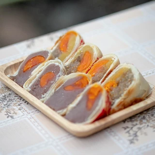 🥮1แถม1🥮 ขนมเปี๊ยะบางกรวย ขนมเปี๊ยะไข่เค็ม ขนมเปี๊ยะ ไซส์ L 450 กรัม