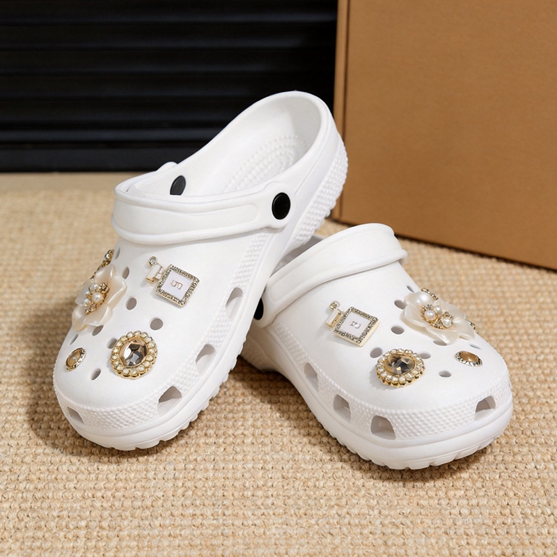 Fshoes รองเท้าแตะผู้หญิง มาพร้อมอุปกรณ์เสริม DIY สุดหรูหลากหลายแบบให้เลือกตกแต่งได้ตามต้องการ พื้นรองเท้ากันลื่น