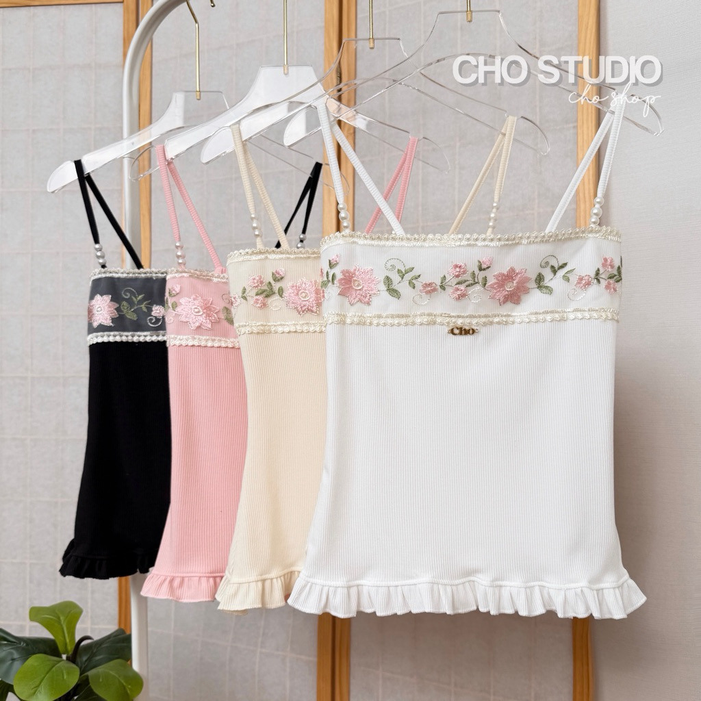 Lily Top🌷เสื้อสายเดี่ยวปักดอกไม้อก แต่งอะไหล่ทองCho สายมีดีเทลลูกปัดมุก ผ้ายืดนุ่ม