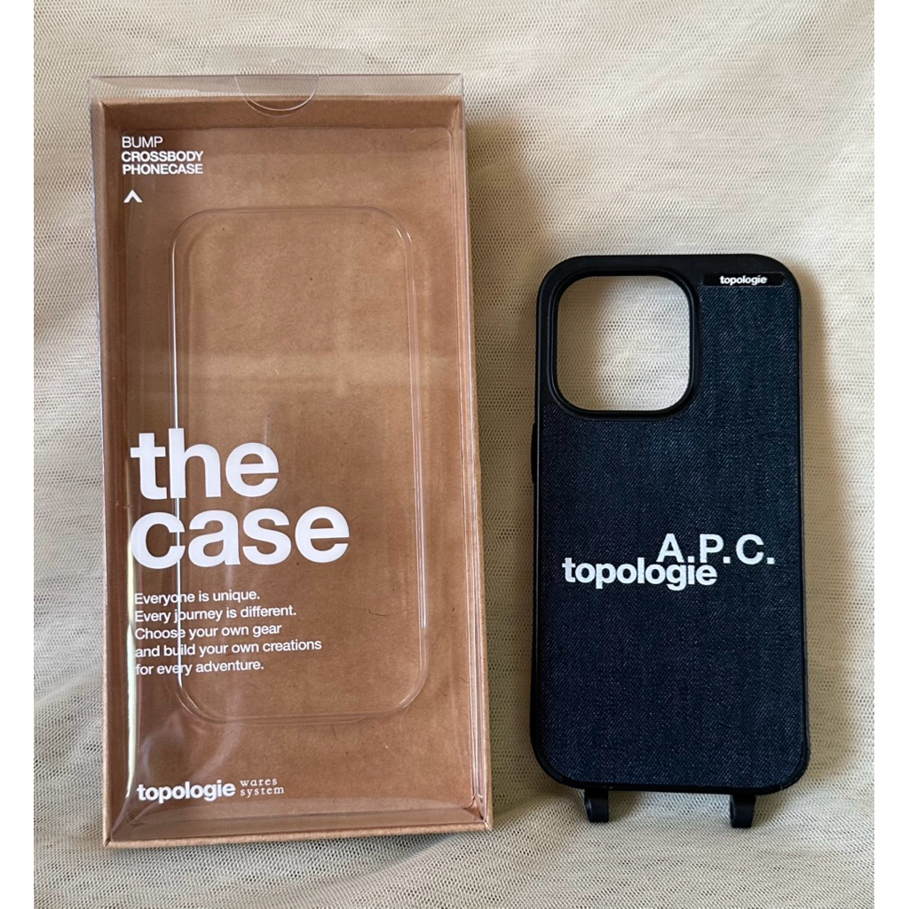 มือสอง(ตำหนิใช้งาน) เคสมือถือ A.P.C x โทโพโล จี่ของแท้ ใส่ได้รุ่น Iphone 14Pro ค่ะ มาพร้อมกล่องค่ะ