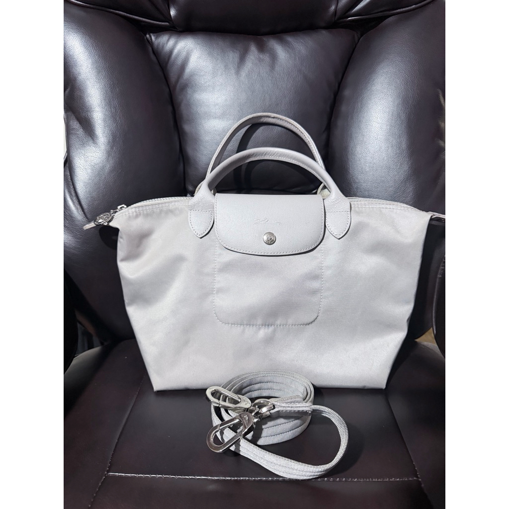กระเป๋า Longchamp รุ่น Le Pliage Néo ไซส์M สีเทาอ่อน พร้อมสาย มือสอง แท้100%