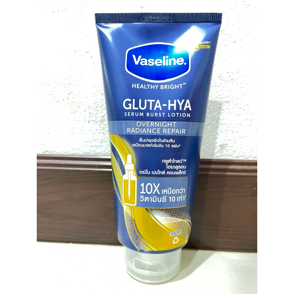 หลอดใหญ่ 300ml. VASELINE - Healthy Bright Gluta- Hya Serum Burst Lotion Overnight Radiance Repair