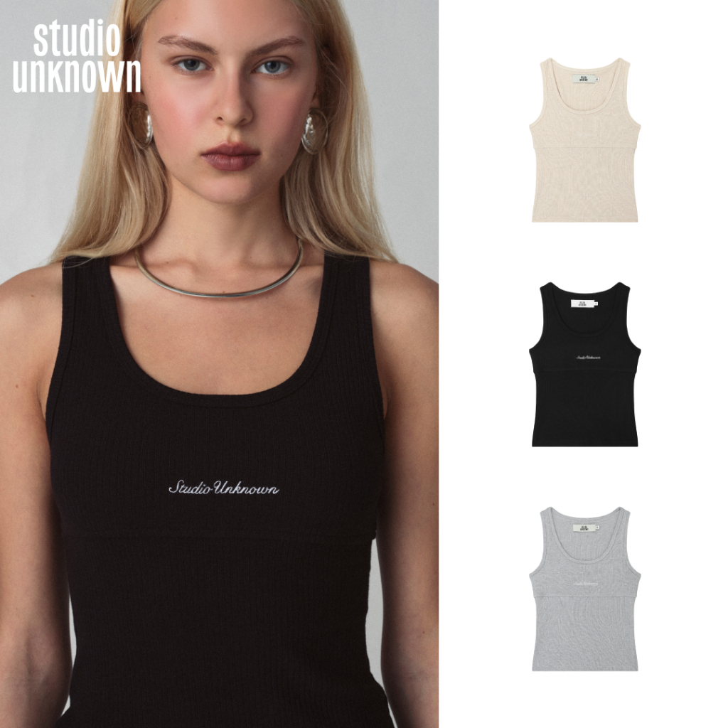 STUDIO UNKNOWN - SS26 Nate Tank Top เสื้อกล้ามคัตช่วงใต้อกมีปักโลโก้