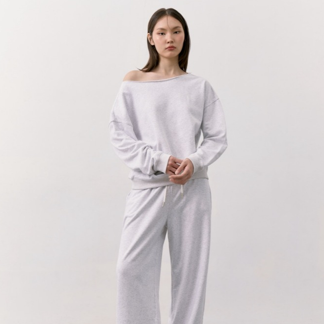 [พร้อมส่ง] SAC.BKK AIRPORT SET ชุดขึ้นเครื่องบิน ดีไซน์ปาดไหล่ รุ่น Off Shoulder Sweatshirt With Wide Leg Joggers