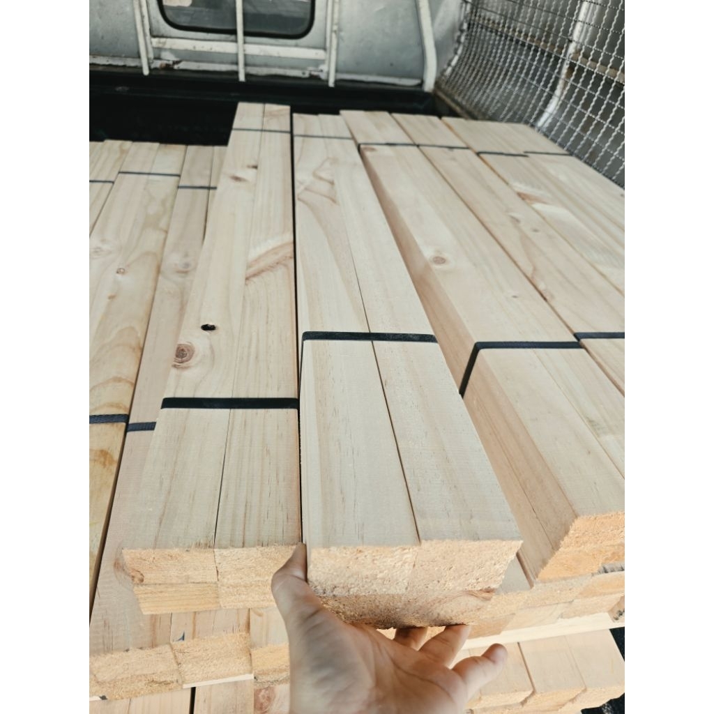 ไม้สนขาใหม่ ยาว 107ซม. กว้าง 5.6×4.6 ซม. ( 4 ท่อน) ไส4ด้าน