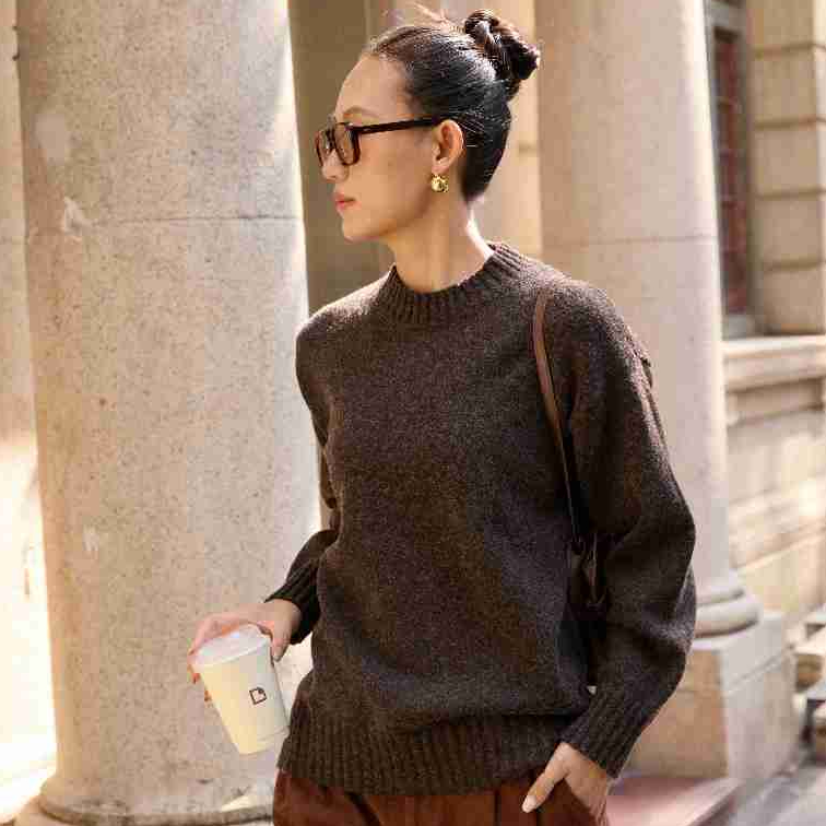 [9.9 Deals] SAC.BKK สเวตเตอร์ไหมพรม คอกลม รุ่น Round Neck Sweater