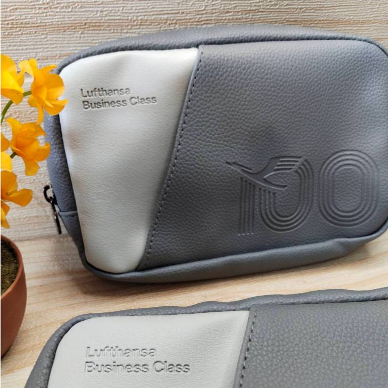 กระเป๋าสายการบินลุฟท์ฮันซ่า(Lufthanasa Business Class)สีเทาขาวขนาด 11*19*4ซม.สินค้าบนเครื่องบินพร้อมส่ง