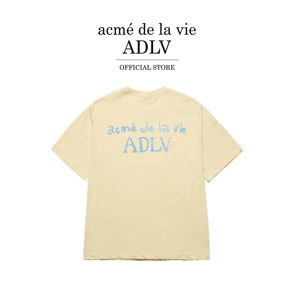 ADLV [acme de la vie] เสื้อยืด Oversize รุ่น Cursive Logo Short Sleeve T-Shirt Yellow (50034SCUSSU_S6YLXX)