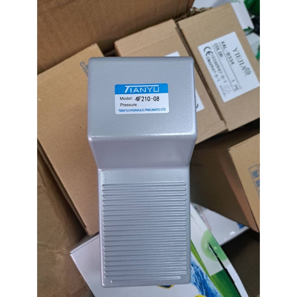 (1ชิ้น) 4F-210-08 เท้าเหยียบลม วาล์วเท้าเหยียบ Foot Switch Valve Pneumatic TIANYU 4F210-08
