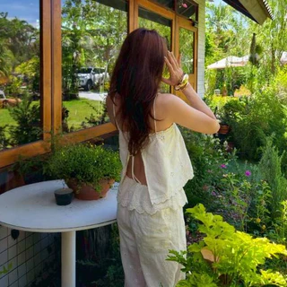 Summer lace : เสื้อสายเดี่ยว แต่งขอบลูกไม้ โชว์หลัง มีเชือกรูดปรับได้ เนื้อผ้าปักฉลุ KN.Clothes