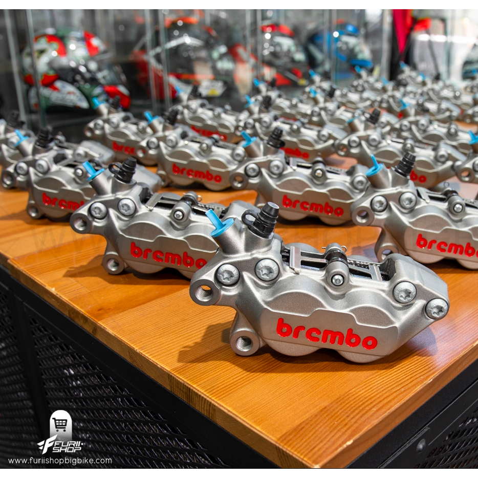 [ ผ่อนชำระ / Spay ] ปั๊มเบรกล่าง Brembo 4พอต หูชิดเทาโลโกเแดง ขนาด 40 mm. R & L ( 4POT หูชิด )
