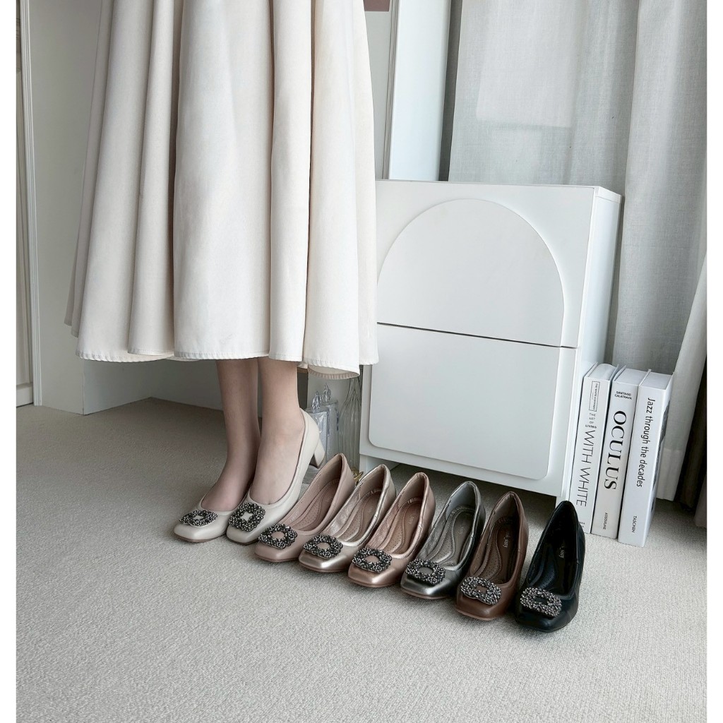[พร้อมส่ง]รองเท้าคัทชู หนังนิ่มแต่งอะไหล่ ส้นสูง2นิ้ว Bock Heels รองเท้าKaimooksissy ks660262