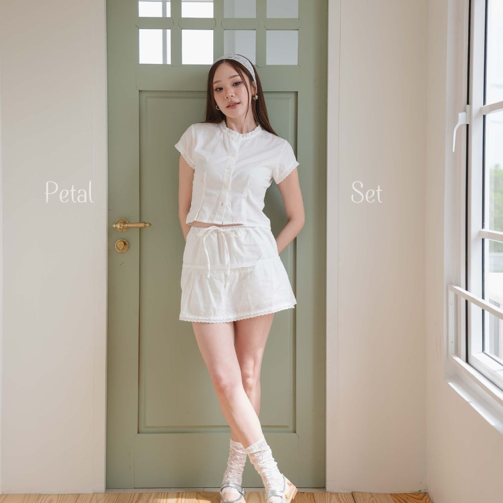 Annee  ชุดเซ็ต Petal ( เสื้อ + กระโปรง *มีซับในเป็นกางเกงอีกชั้น) 📍พร้อมส่ง