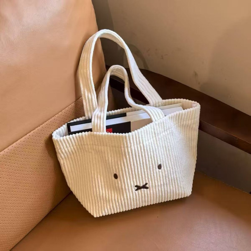 สินค้าพร้อมส่ง กระเป๋าผ้าลูกฟูก Miffy พกพาง่าย สะพายได้ ใส่ของได้เยอะมาก เข้ากับทุกลุค์