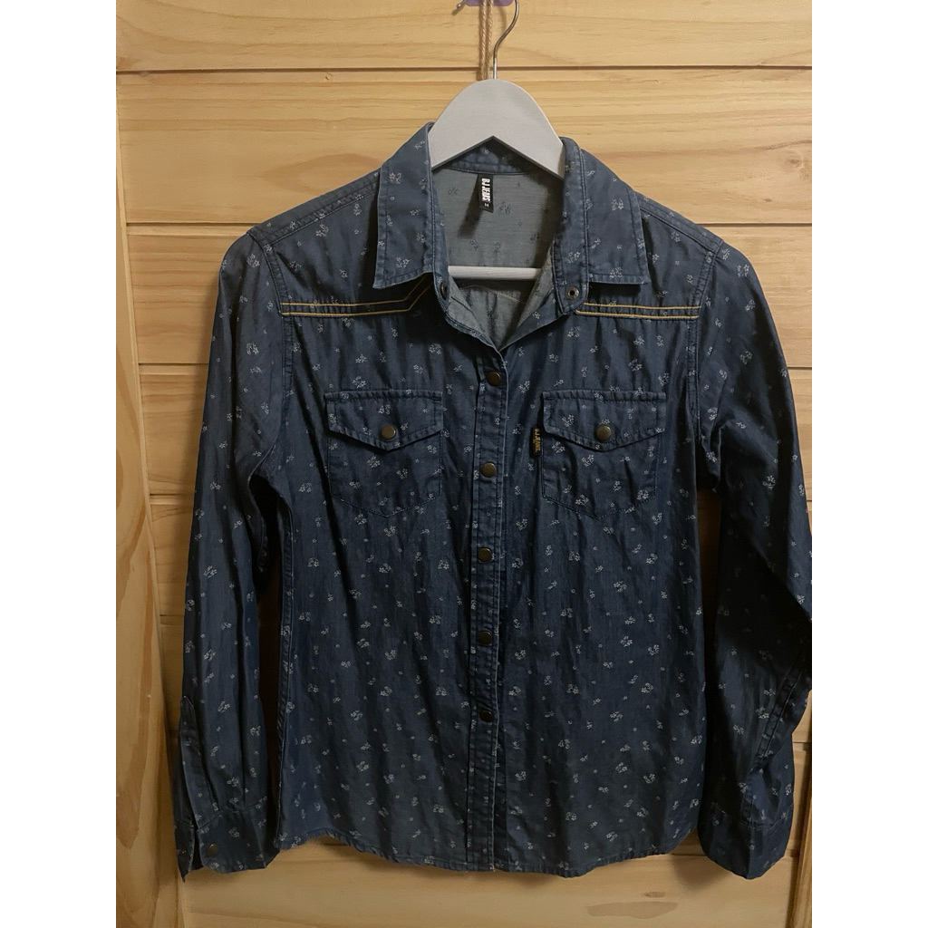 เสื้อเชิ้ตยีนส์แขนยาวผู้หญิงแบรนด์ BJ Jeans Size M (อก40ยาว29)