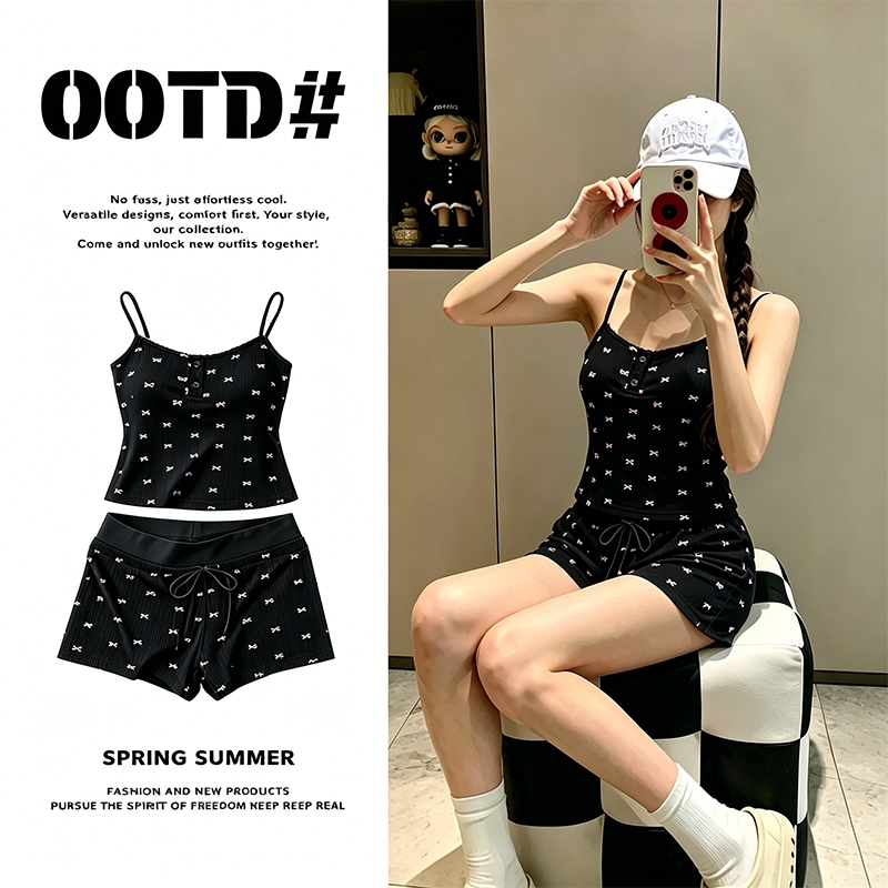 OOTD-ชุดเซ็ตผู้หญิง เสื้อสายเดี่ยว+กางเกงขาสั้น สีดำ ลายโบว์ชมพู ผ้าร่องนุ่ม ใส่สบาย ระบายอากาศดี พร้อมส่ง
