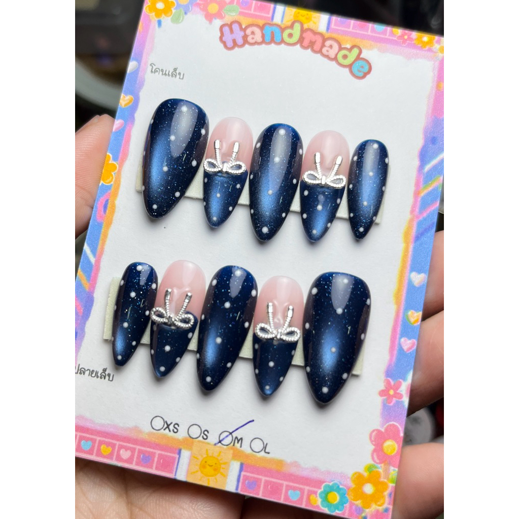เล็บปลอมสีเจลลูกแก้วน้ำเงินลายจุดติดโบว์