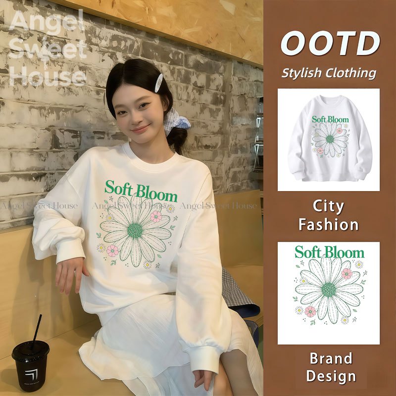 (COD）เสื้อสเวตเตอร์ผู้หญิง สีขาว ลายดอกไม้ Soft Bloom สไตล์เกาหลี มินิมอล ใส่สบาย ผ้านุ่ม แฟชั่นผู้หญิง T26