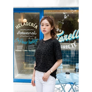 M2199 เสื้อยืดคอกลมแขนสั้นลายเสือดาว ไอเทมสุดฮิตไม่มีเอาท์ ลุคนี้คือต๊าชมากกก
