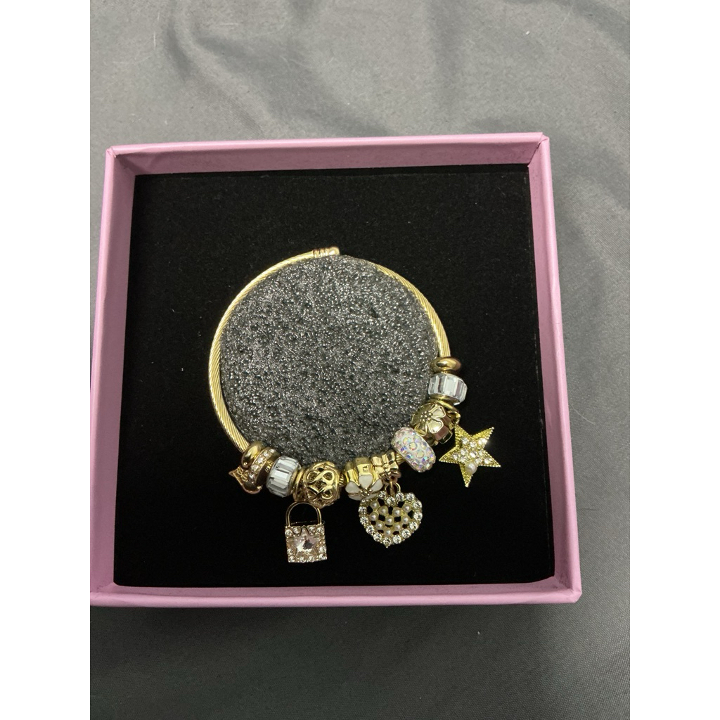 กำไรข้อมือแบบสวม molly jewelry