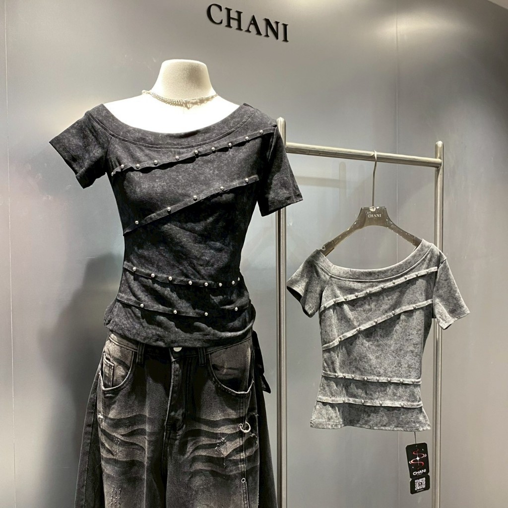 C4675 (ทักแชทเช็คสต็อกก่อนสั่ง) เสื้อครอปแต่งหมุดสุดเท่✨🖤 สไตล์สตรีทแฟชั่น เนื้อผ้าใส่สบาย ดีไซน์แต่งหมุดเพิ่มความชิค แม