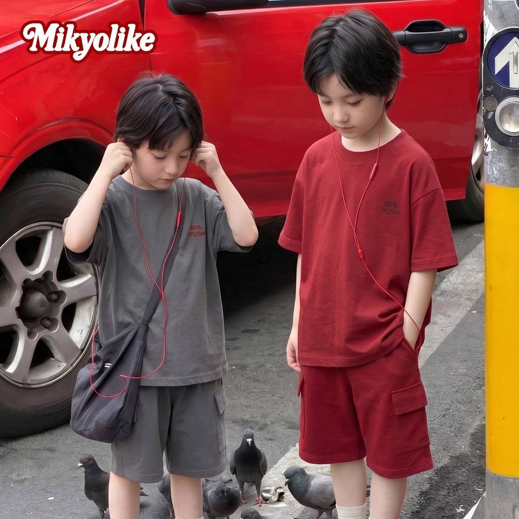 Mikyolike 2-12 ปี เสื้อผ้าเด็กผู้ชายเท่ๆ ดูดีทันสมัย กางเกงคาร์โก้ขาสั้นเด็กผู้ชาย เสื้อเด็กผู้ชาย ผ้าฝ้ายแท้