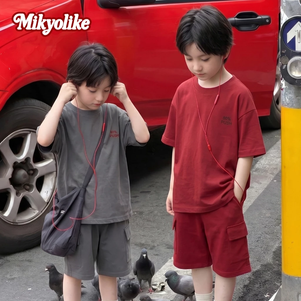 Mikyolike 2-12 ปี เสื้อผ้าเด็กผู้ชายเท่ๆ ดูดีทันสมัย กางเกงคาร์โก้ขาสั้นเด็กผู้ชาย เสื้อเด็กผู้ชาย ผ้าฝ้ายแท้