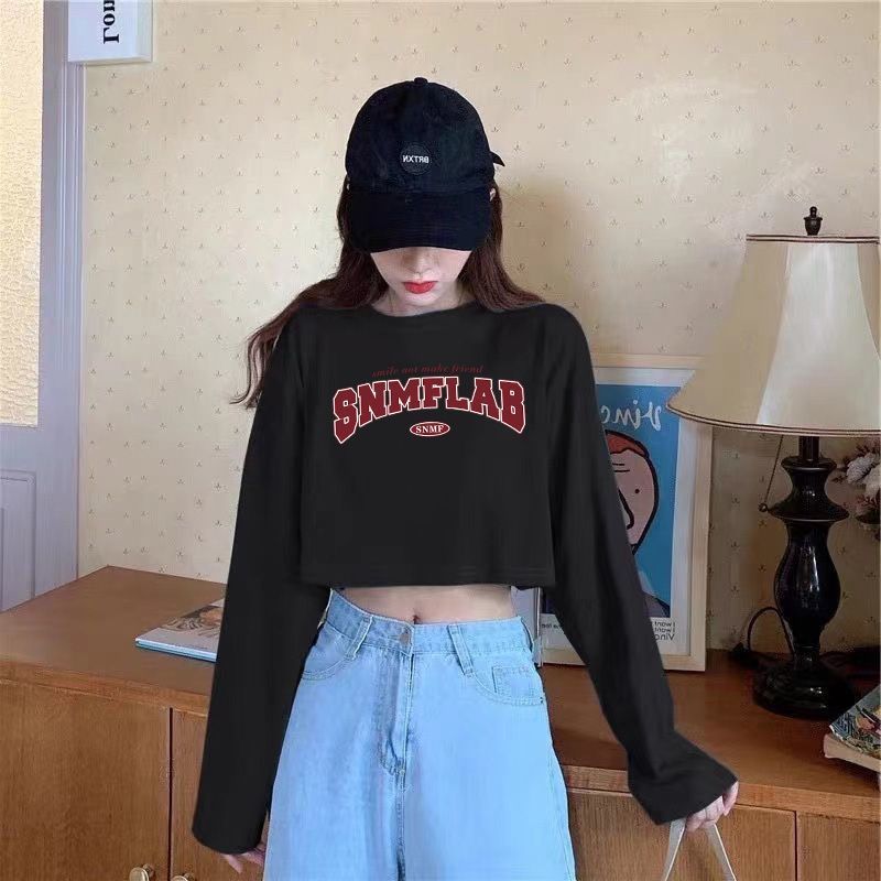 เสื้อครอปแขนยาวผู้หญิงสไตล์เกาหลี oversize เสื้อผ้าสาวอวบแฟชั่นวัยรุ่นน่ารัก เสื้อยืดเอวลอยทรงหลวม ลายตัวหนังสือ วินเทจ