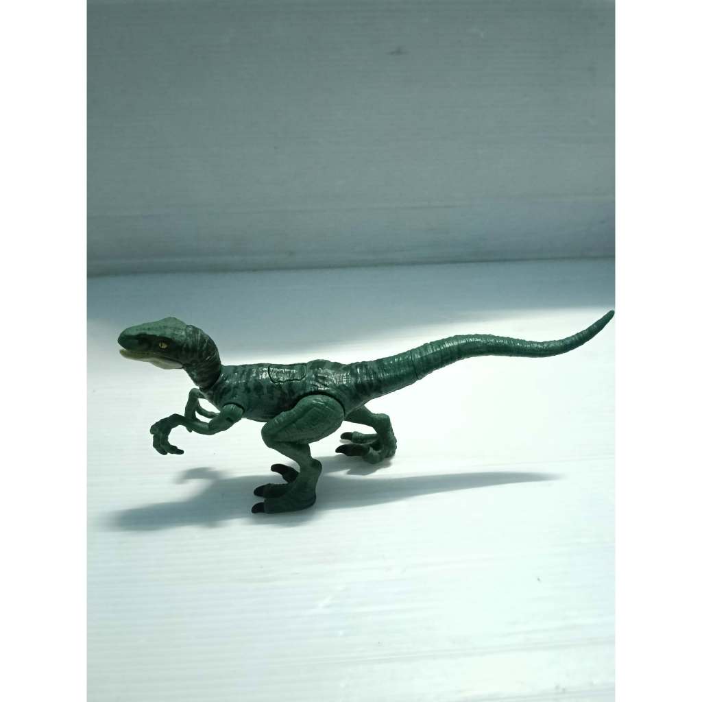 Jurassic World Camp Cretaceous Savage Strike Velociraptor Delta Figure