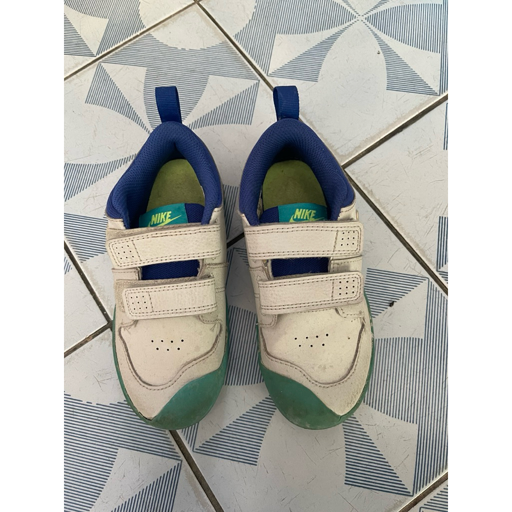 รองเท้ากีฬาเด็กผู้ชาย NIKE