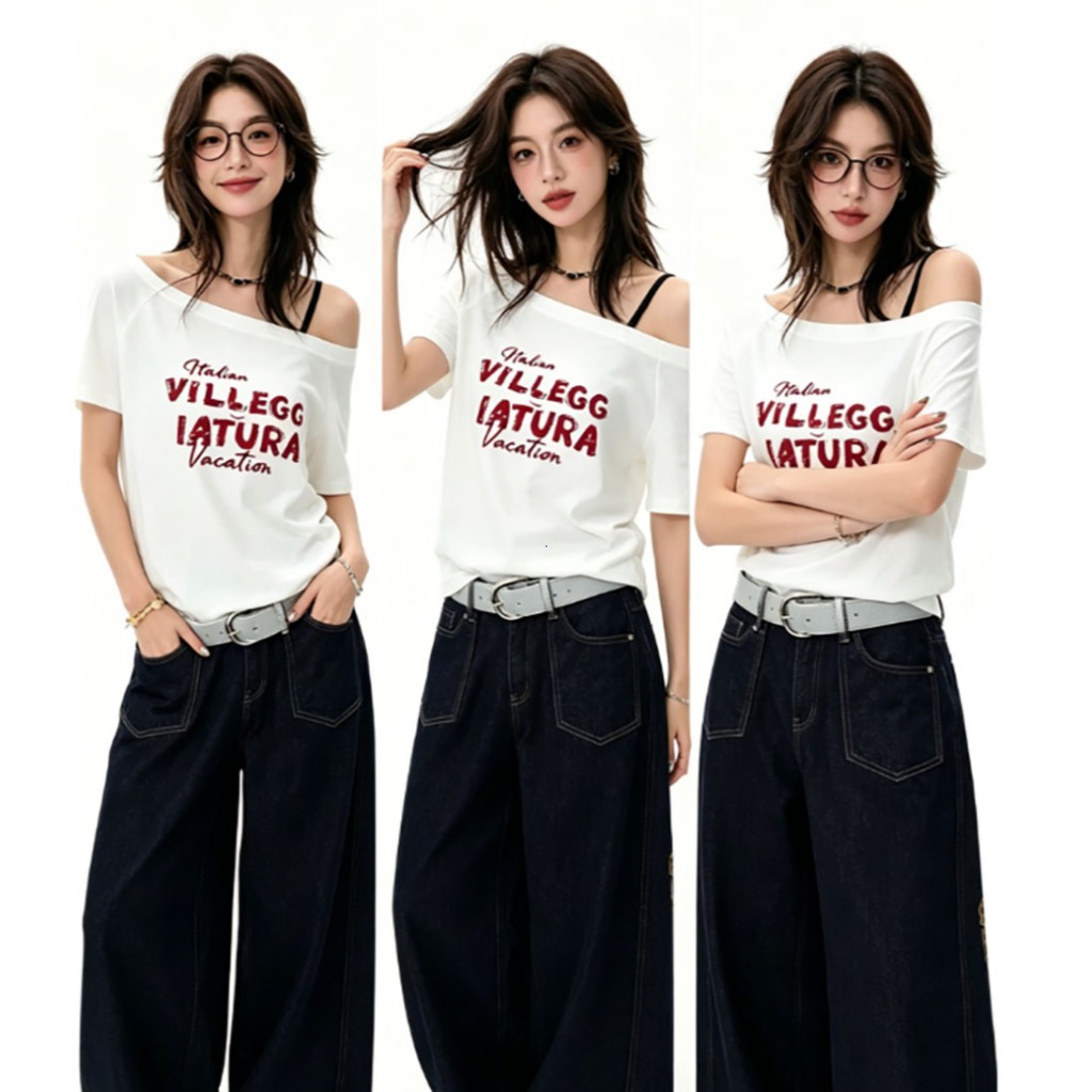 COD-เสื้อยืดแขนสั้นผู้หญิงรุ่นใหม่2026 ฤดูร้อน ดีไซน์คอปาดไหล่/ไหล่เฉียง ลายตัวอักษร ทรงผอมสวย ดีไซน์พิเศษสวยใส่ เข้าทุก