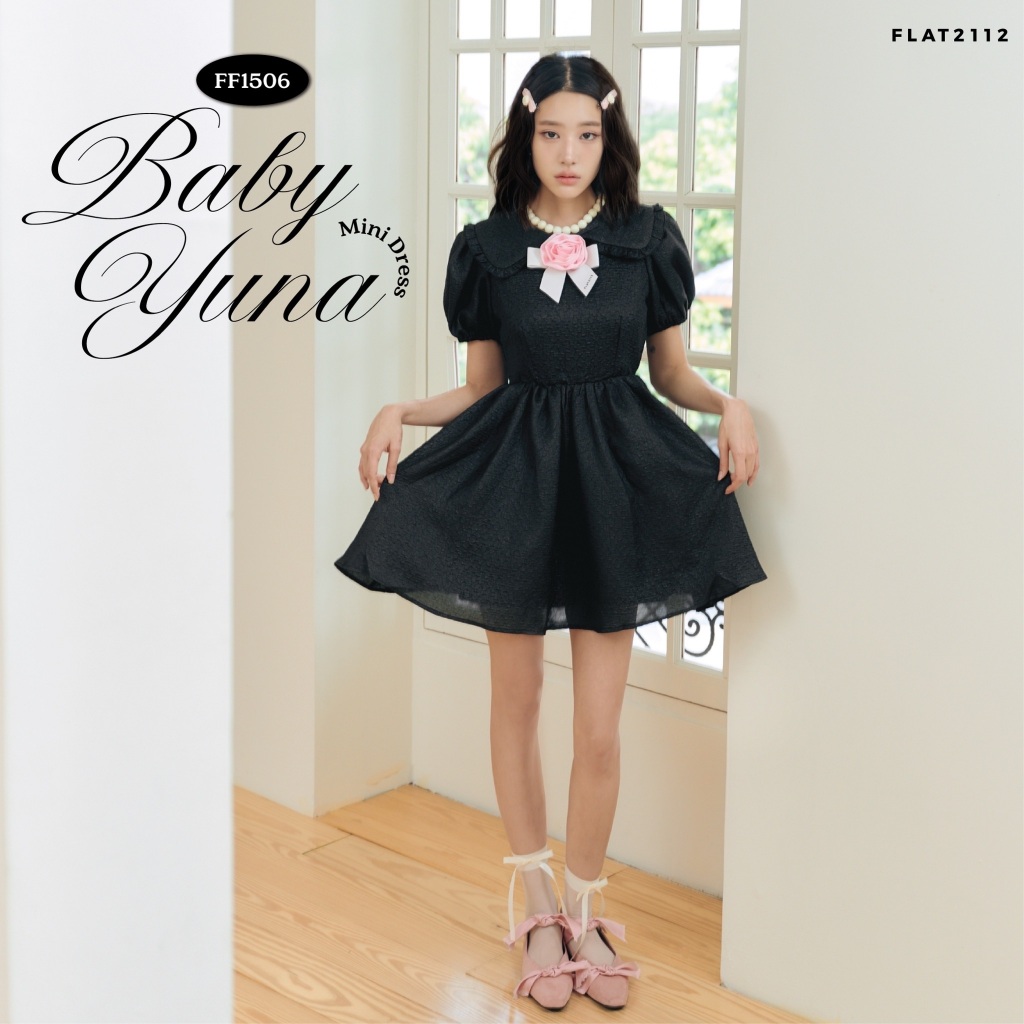FLAT2112 : BABY YUNA MINI DRESS เดรสสั้นสีดำแต่งโบว์สีขาวดอกไม้ชมพู เดรสแขนพองสีดำคอบัวระบาย  (FF1506)