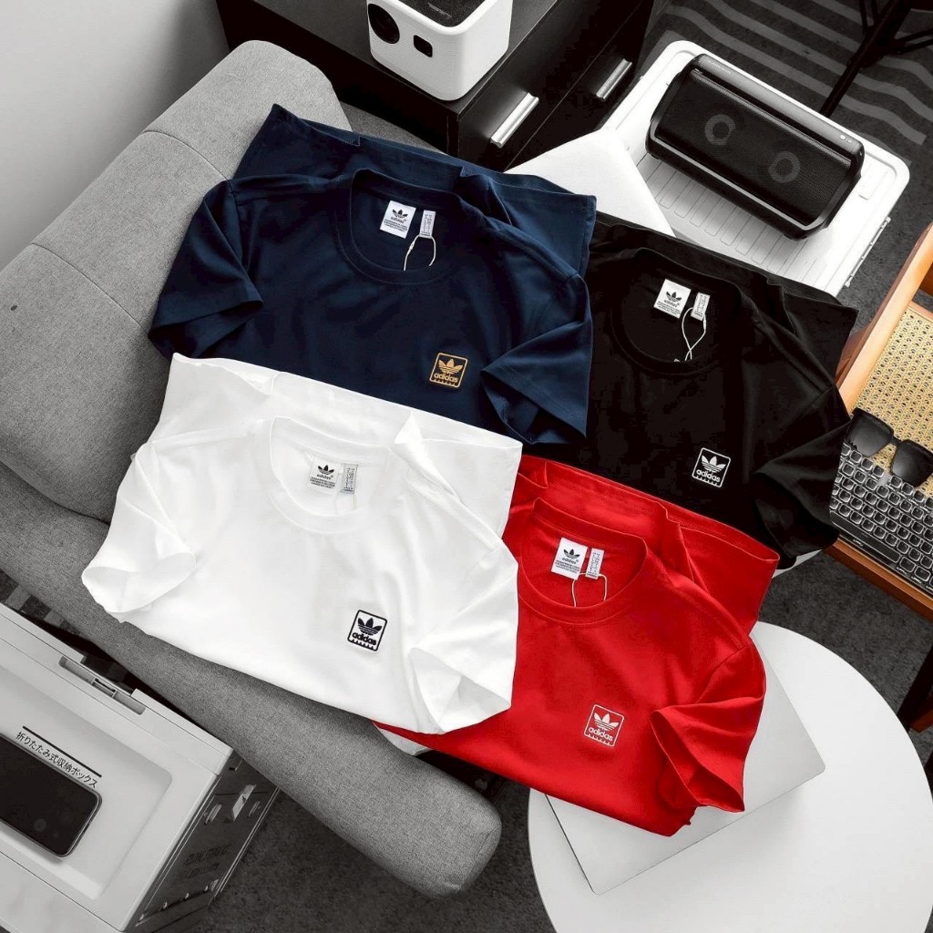เสื้อยืด ADIDAS  คอกลมแขนสั้น New item T-Shirt แต่งดีเทลงานปักสี่เหลี่ยมโลโก้ ป้ายครบ แทรกครบ รับประกันคุณภาพ