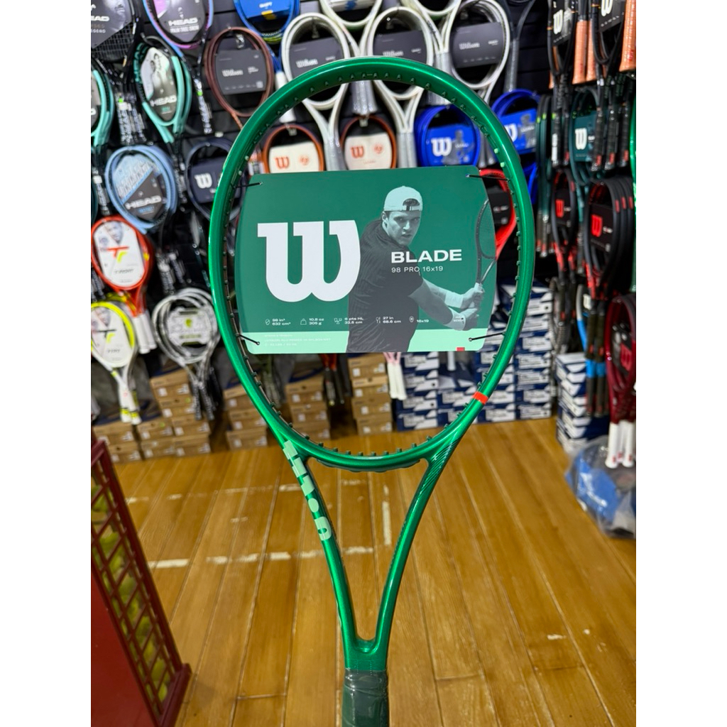 ไม้เทนนิส WILSON BLADE 98 PRO V10 หน้าไม้ 98 น้ำหนัก 305 กรัม (ไม้อย่างเดียว)
