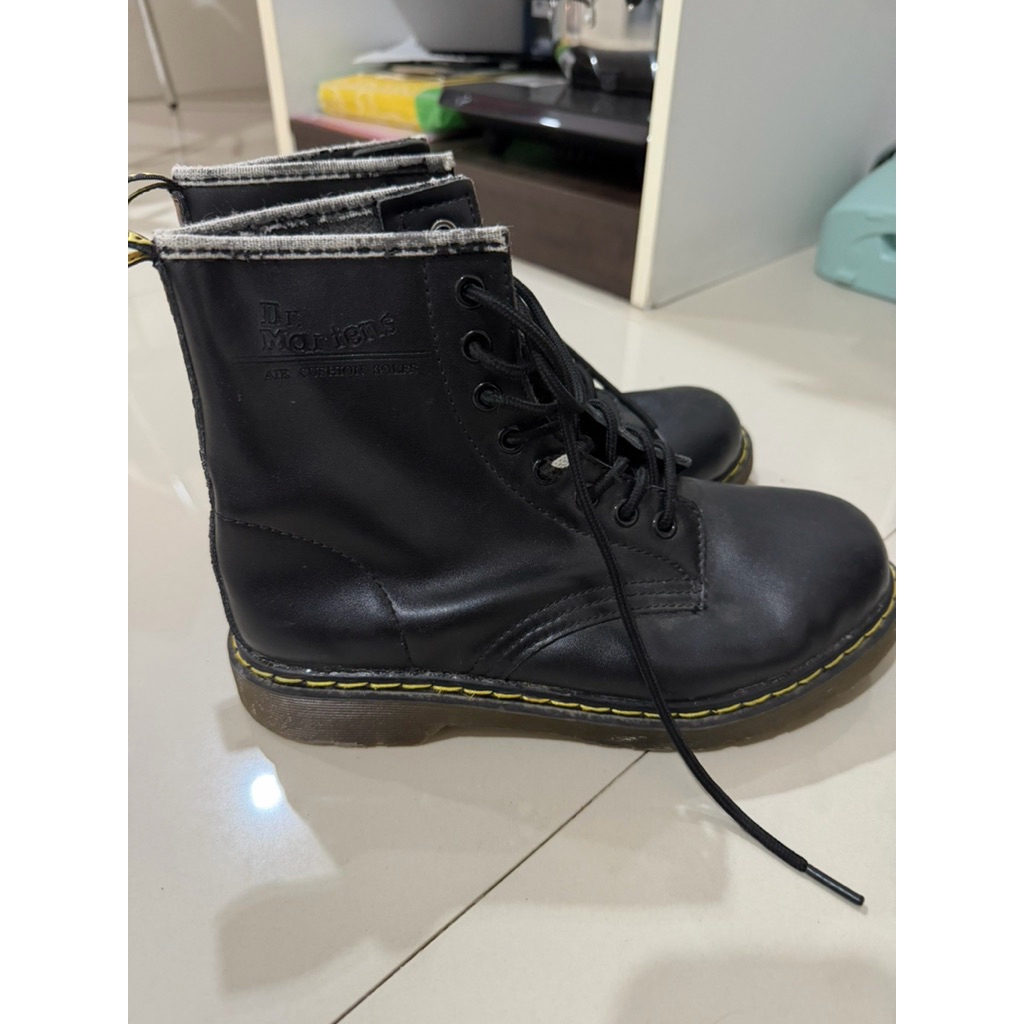 รองเท้าบู๊ทมือสองไซซ์41 dr.martens