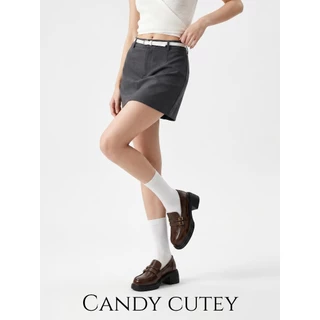 Candy Cutey รองเท้าโลฟเฟอร์เสริมส้น ทรงสวยคลาสสิก ดีไซน์เรียบหรูสไตล์วินเทจ โดดเด่นด้วยสายรัดหน้าเท้าพร้อมบัคเคิลสีทองเ