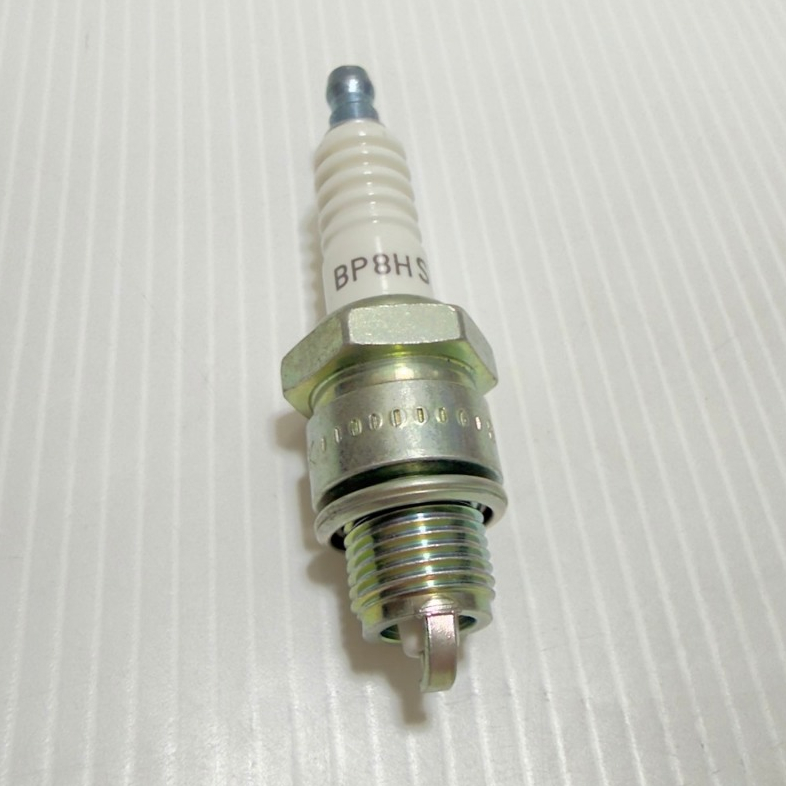 หัวเทียน NGK BP8HS (SPARK PLUG BP8HS) ของแท้ **(ไม่มีกล่อง ขายราคาถูก)** ราคาต่อ 1หัว