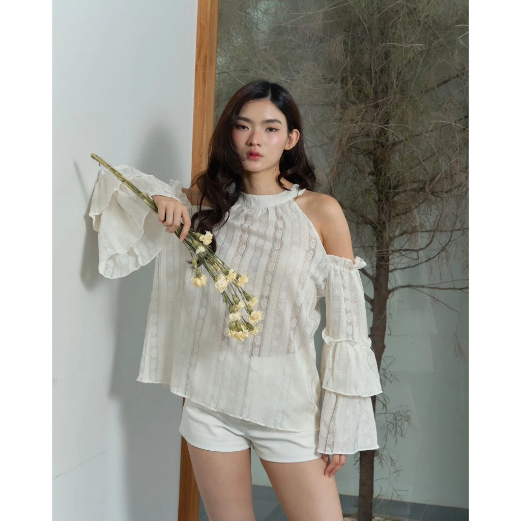 Kokiji - Peony Top (เสื้อทรงปล่อย เว้าไหล่)