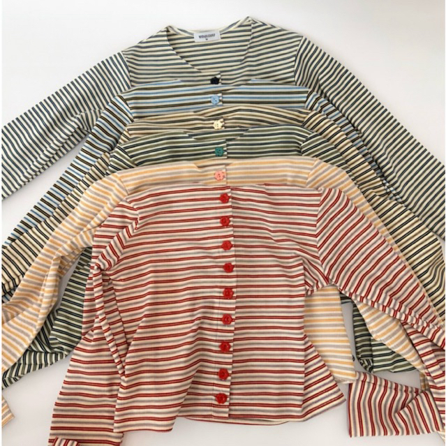 เสื้อ Rosie Top แขนยาว ลายริ้ว แต่งกระดุมดอกไม้ ผ้าหนา ทรงสวย กระดุมแกะใช้งานได้จริงทุกเม็ด (โรส)