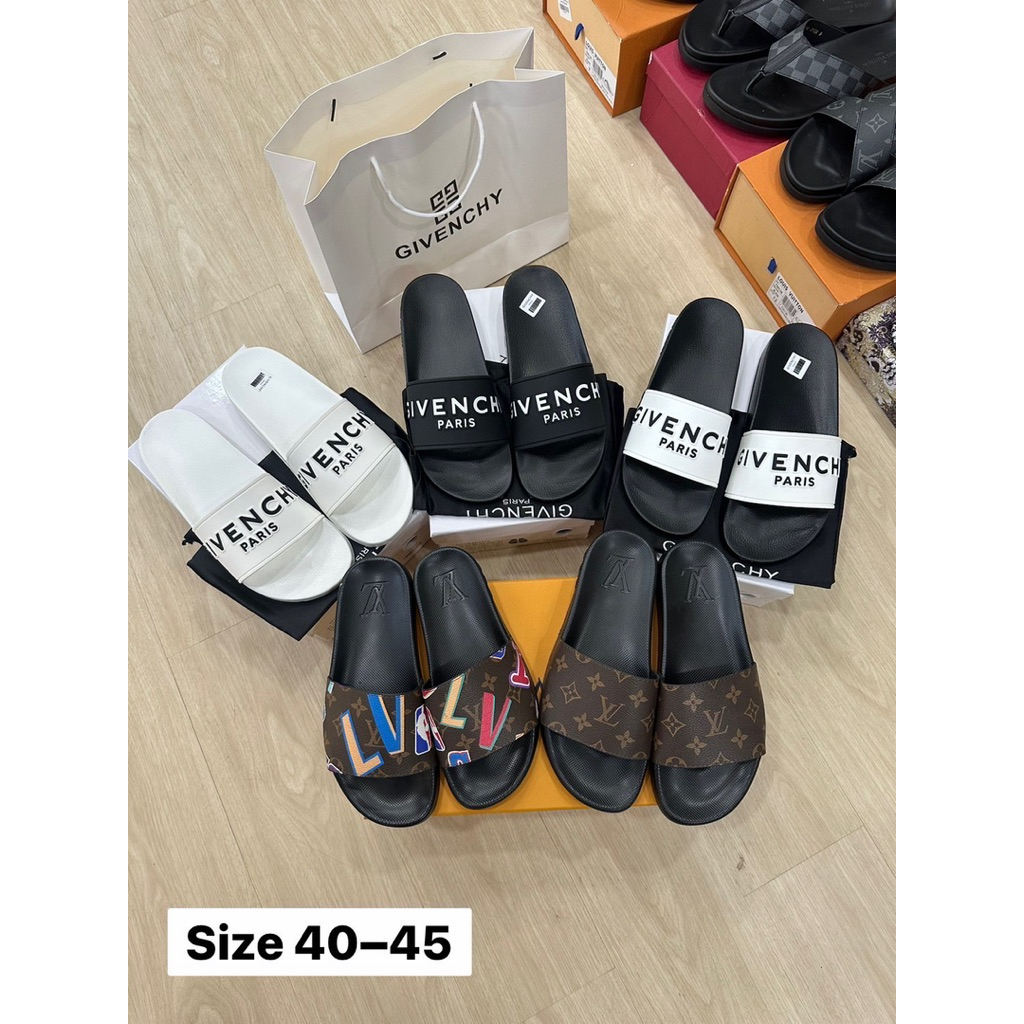 พร้อมกล่องอุปกรณ์ พร้อมส่ง รองเทาผู้ชายมี40—46 รองเท้าสวยมากก ถ่ายจากงานจริงเหมือนในรูป รบกวนทักแม่ค้าก่อนสั่งซื้อ