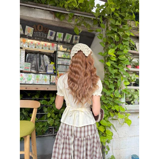Petal Lace Blouse - เสื้อเชิ้ตแขนตุ๊กตาแต่งดีเทลลูกไม้ คอปกโค้งมน classtylish